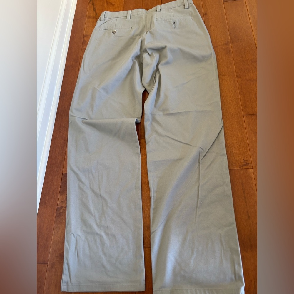 Dockers Men’s Gray Khaki Pants Size 32x32 – Straight Fit Chinos - Picture 2 of 3